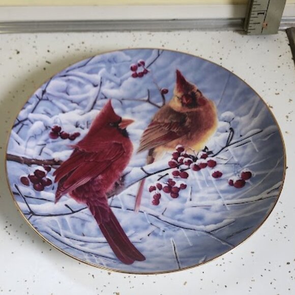 The Danbury Mint Collection "SCARLET IN WINTER" Collectors Plate By Bob Travers. - Picture 1 of 2